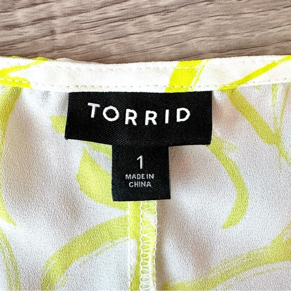Torrid Georgette Twist Surplice Flutter Sleeve Blouse Green Yellow Plus Size 1X - Picture 11 of 14